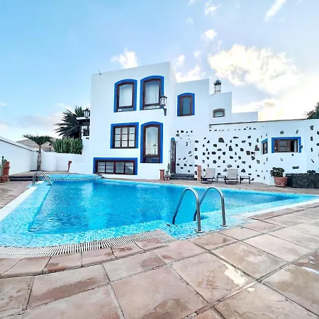 Triple Classic, Desajuno, Wifi Gratis, Con Estupenda Piscina En Yaiza