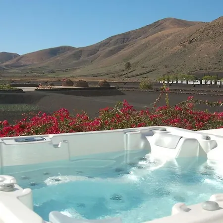 Triple Classic, Desajuno, Wifi Gratis, Con Estupenda Piscina En Yaiza *