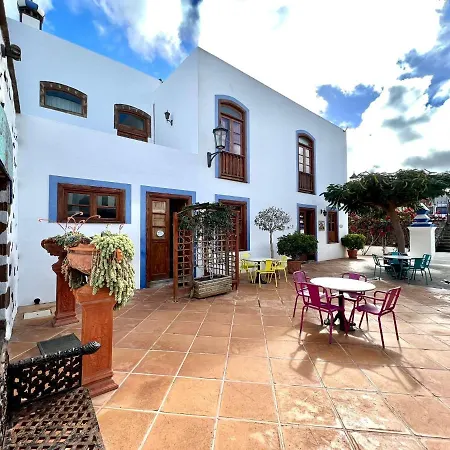 Triple Classic, Desajuno, Wifi Gratis, Con Estupenda Piscina En Yaiza