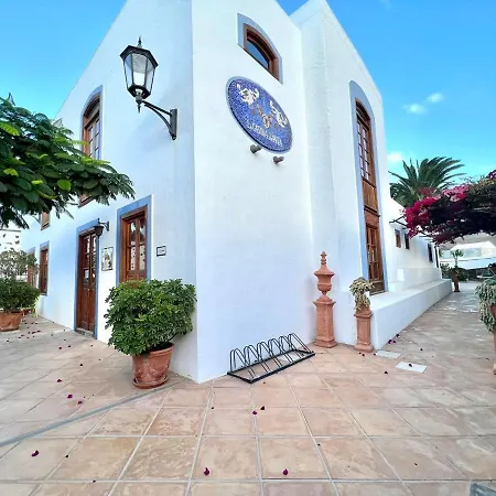 Triple Classic, Desajuno, Wifi Gratis, Con Estupenda Piscina En Yaiza
