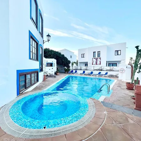 Triple Classic, Desajuno, Wifi Gratis, Con Estupenda Piscina En Yaiza 雅伊萨